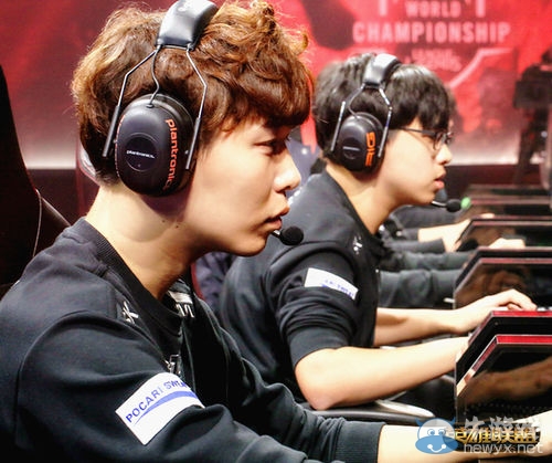 作奠定了坚 作奠定了坚